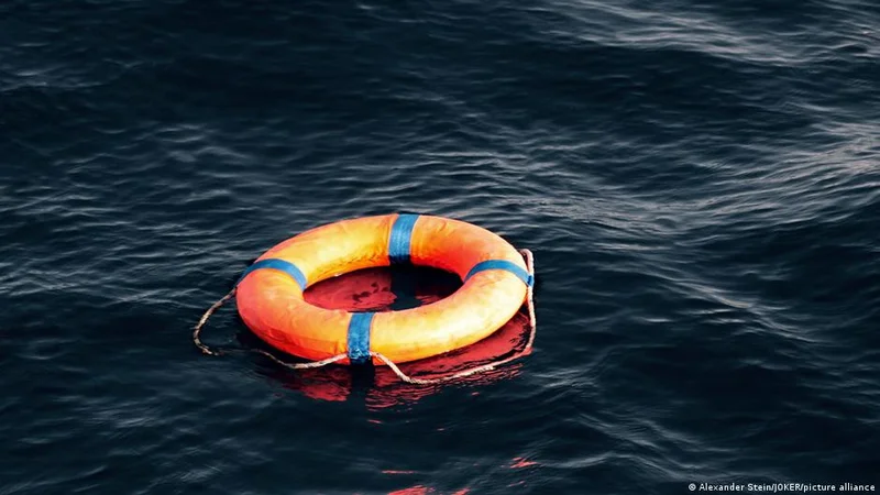 Search resumes for 22 crew after cargo ship sinks off India