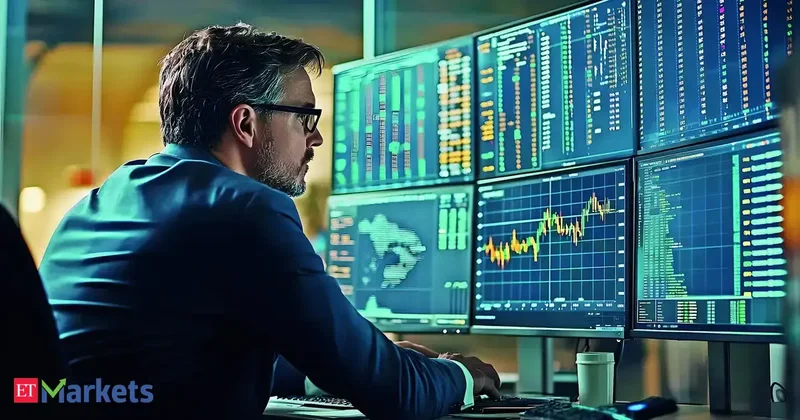 Closing auction keeps traders on edge as divergence persists