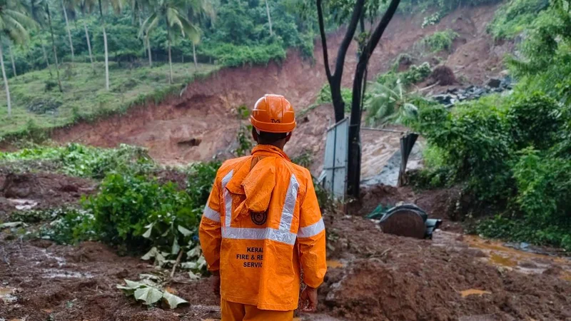 Kerala govt. empowers District Collectors to tackle monsoon disasters