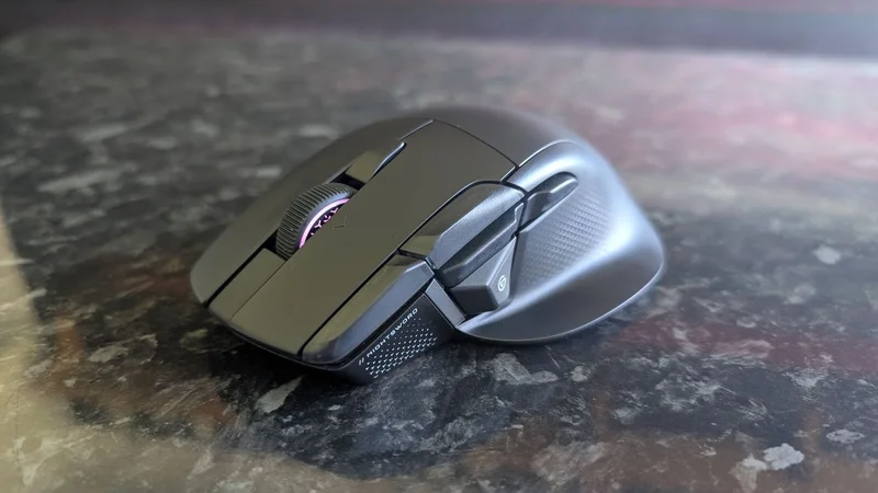 The Corsair Nightsword V2 Wireless should feel like an upgrade, but I'm quite upset to see that it's lost a key selling feature of the original model