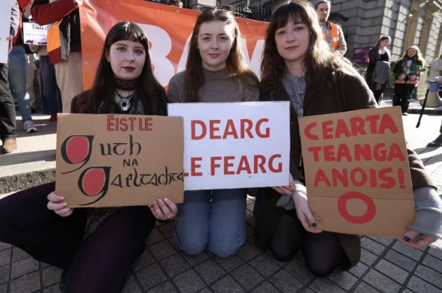Coinníoll teanga le teacht i bhfeidhm i gceantair Ghaeltachta Chorcaí ach ní mhairfidh sé