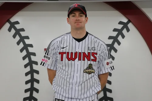 LG Twins acquire Australian pitcher Jon Kennedy