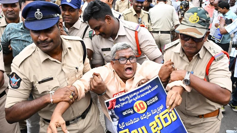 Trade union leaders arrested at ‘jail bharo’ protest in Visakhapatnam