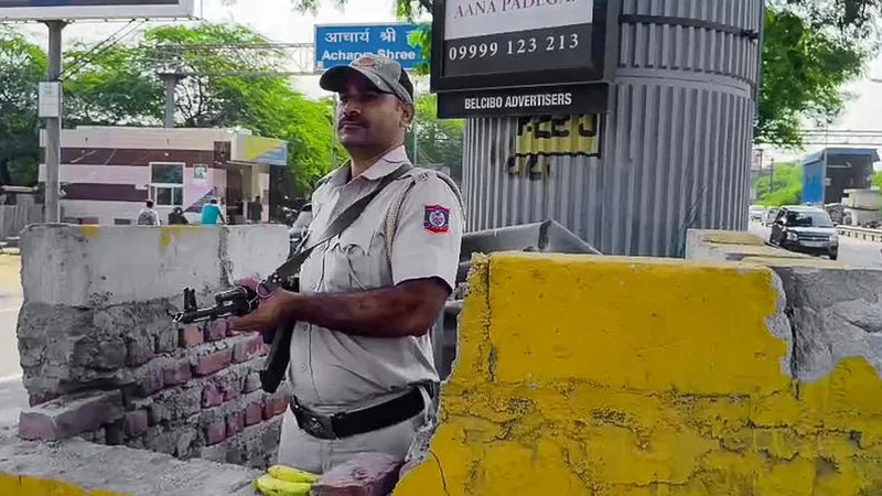 Delhi Police arrest man with automatic pistol, ammunition ahead of Independence Day