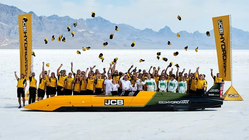 JCB Hydromax's shatters a world record with ‘extraordinary’ speeds topping 400 mph in hydrogen-powered car