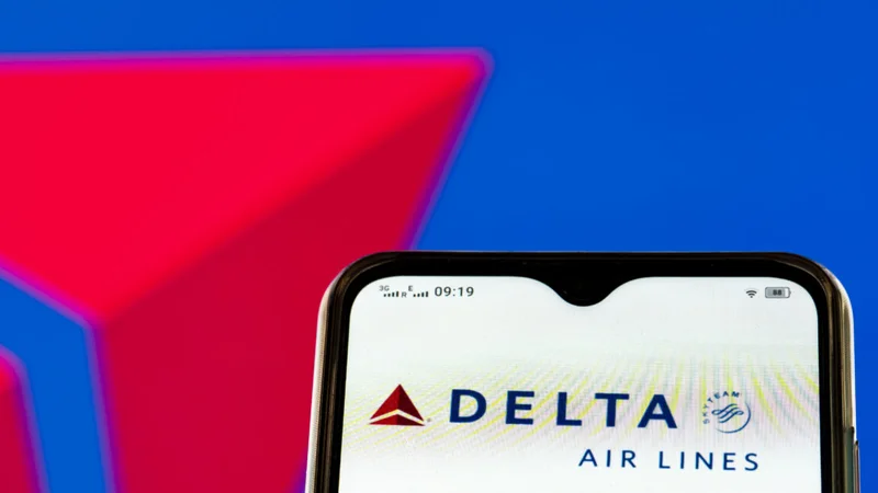 DEF CON crowd suspected in fake-hotspot attack on Delta flight