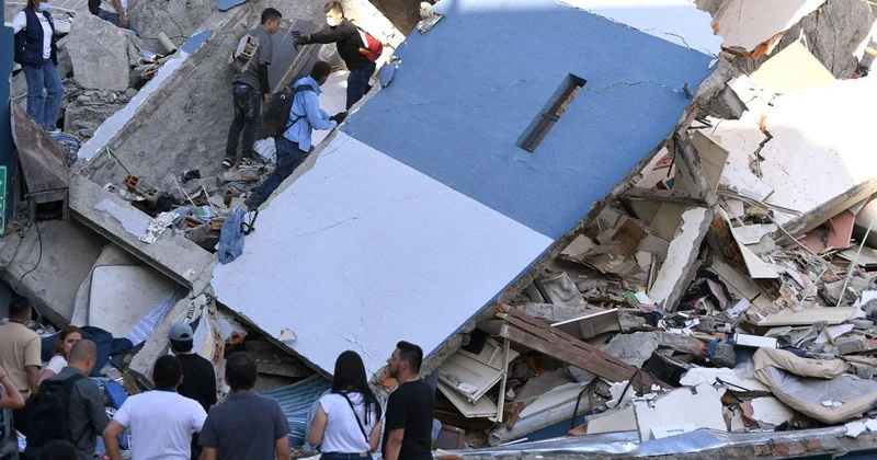 132 killed as 7.4-magnitude earthquake hits Colombia