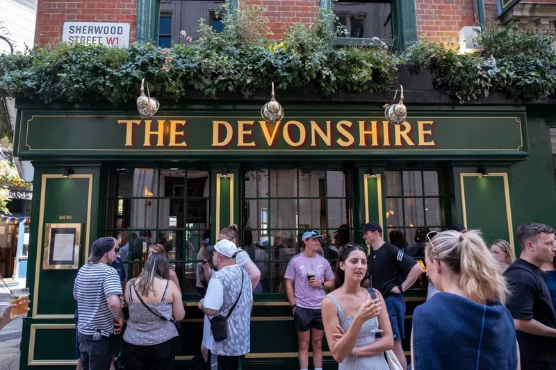 No 10 hits out at council’s plan to clamp down on standing in pubs as licensing row escalates