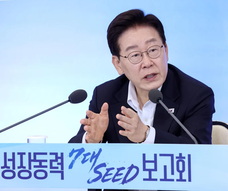 Lee says 7 future industries will serve as new growth engines, strategic assets