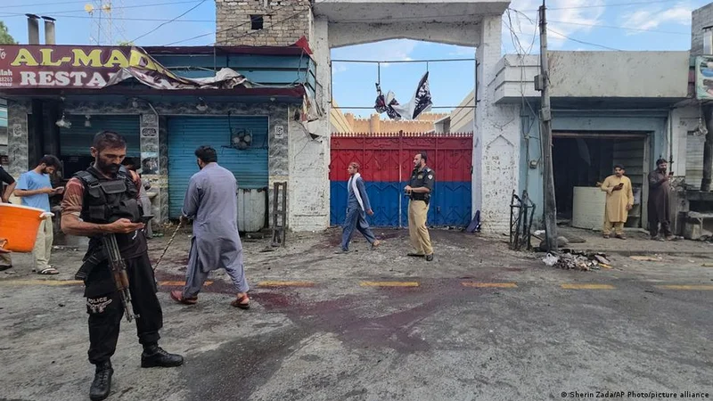 Pakistan: Suicide bomber kills 14 at anti-militancy protest