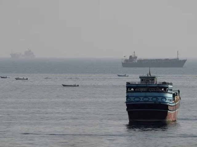 Hormuz shipping traffic capped amid competing claims from US and Iran