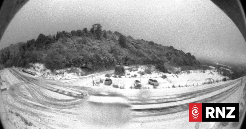Live weather: Drivers warned as snow blankets roads, Cook Strait ferries cancelled