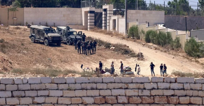 Israeli settlers keep up siege of Palestinian homes despite army intervention