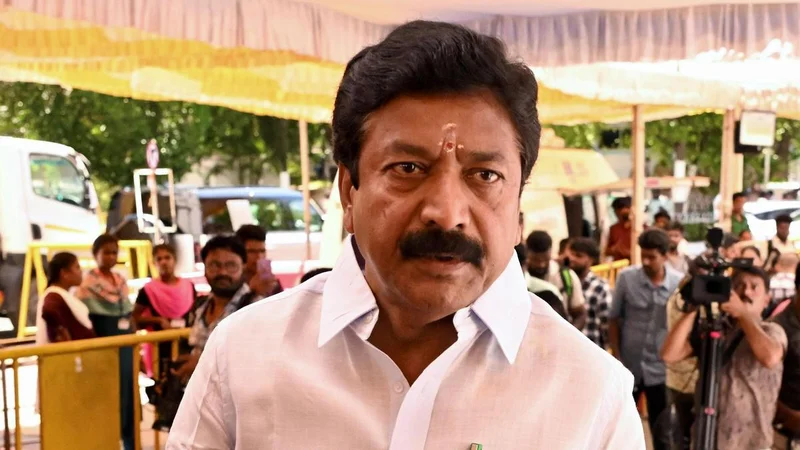 C.Ve. Shanmugham rebuts AIADMK whip’s charge that district secretaries are to be blamed for party’s election debacle