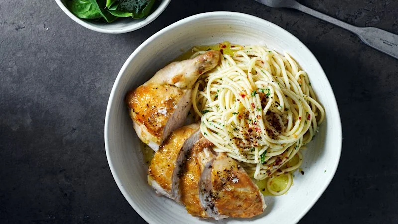 Spaghetti aglio e olio with crispy chicken