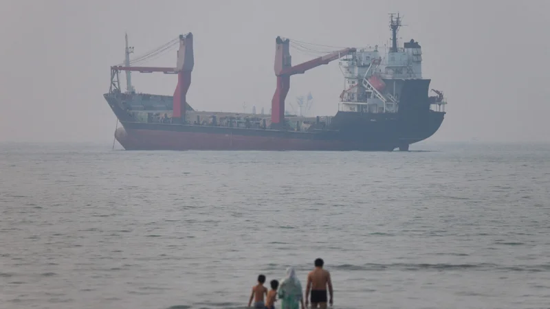 Blast at major Syrian pipeline halts gas flow, disrupts power generation