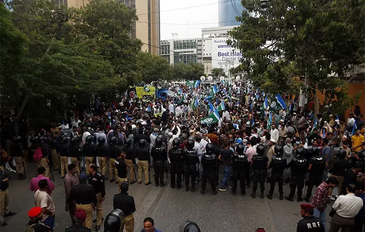 Police block JI rally from staging sit-in outside Governor House in Karachi