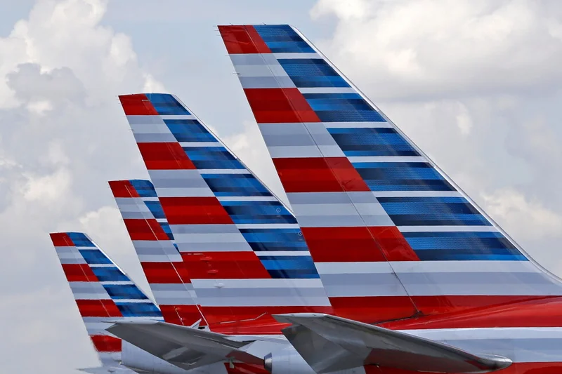 2 planes with the same flight number avoid possible disaster thanks to quick-thinking controller