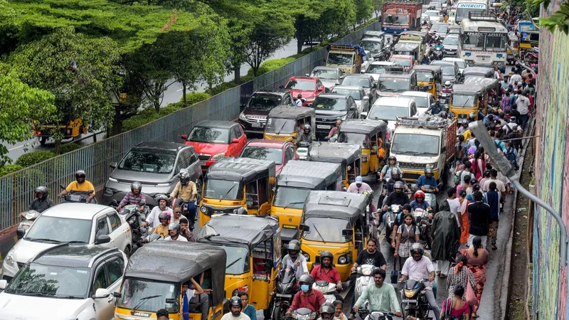 Hanumanthawaka Junction faces severe traffic congestion as flyover plans stall