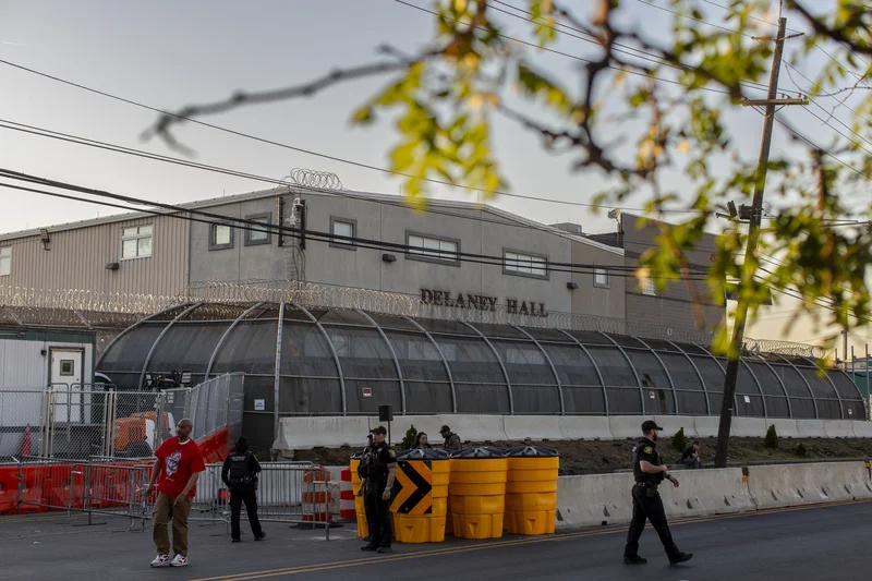 Here's how the system to report problems in ICE detention has failed immigrants