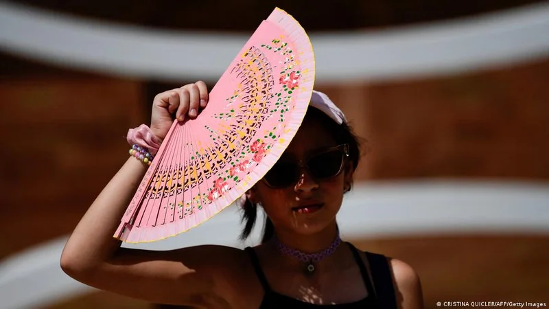 More women die in heatwaves, but biology 'isn't main cause'