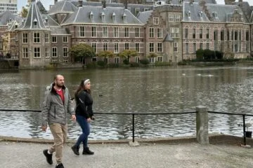 More Dutch adults are single or living apart, says CBS