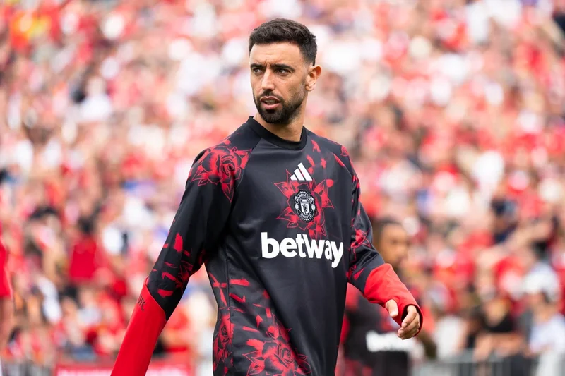 Manchester United v Leeds LIVE: Tielemans set to start as Carrick’s men take on old rivals in Dublin