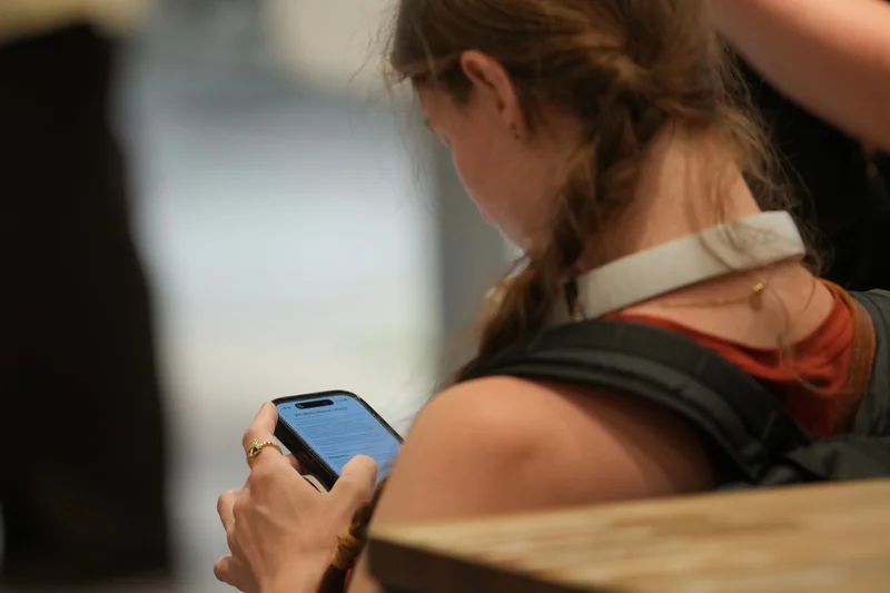 How would social media age verification work under Ottawa’s proposed rules?