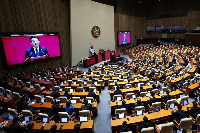 Lee reiterates support for four-year, two-term presidential system