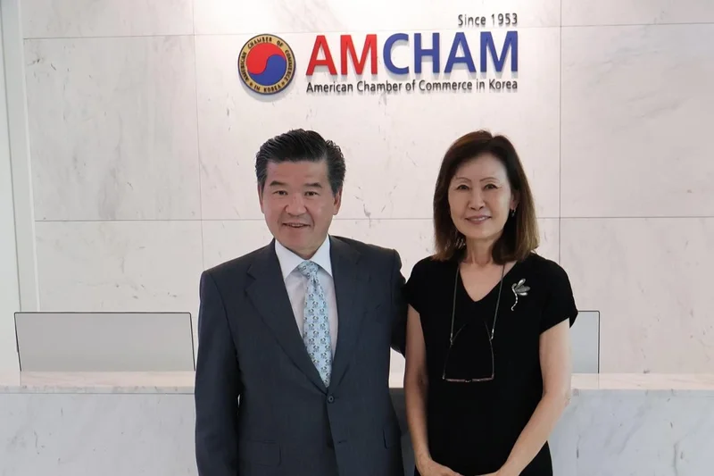 AMCHAM hosts US Ambassador Steel for 1st business community meeting