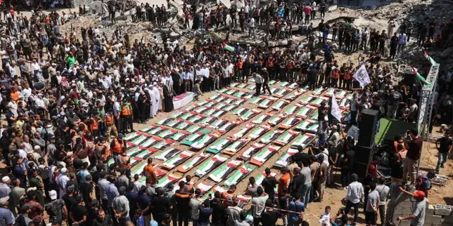 Gaza mourns during 'largest collective funeral in Palestinian history'
