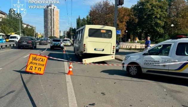 Two killed, four injured after car crashes into minibus and bus stop in Kyiv