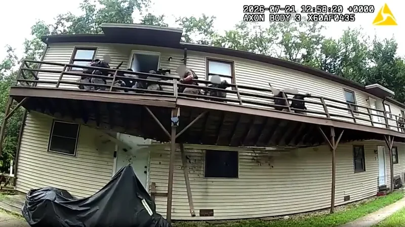 US Marshals survive deck collapse while serving warrant at sex offender's home
