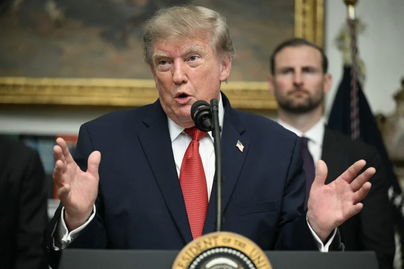 Trump bemoans Fed interest rate policy, says U.S. should be paying much less