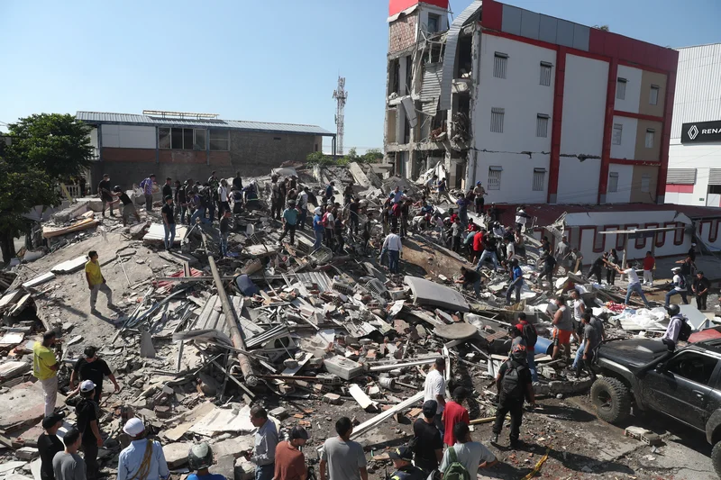 At least 25 people dead as magnitude 7.4 earthquake hits Colombia