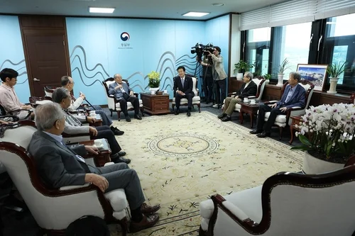 Unification advisers say using N. Korea's official name is not new