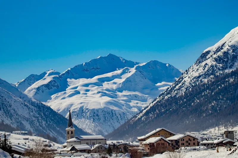 Holidays cancelled as UK travel company enters liquidation