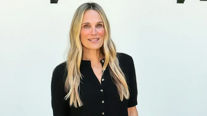 Molly Sims calls out Hollywood for lying about beauty secrets