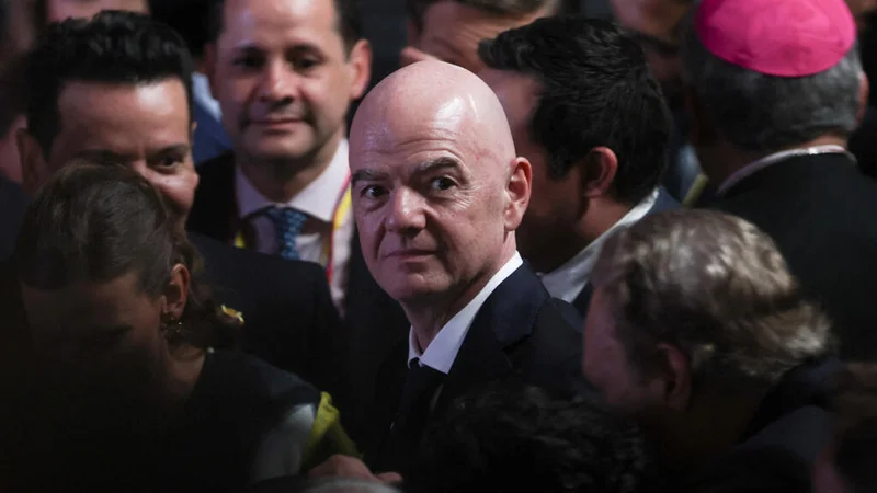 FIFA chief operating officer leaves after criticising Infantino investor plan