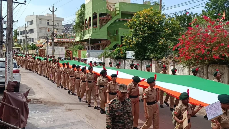 NCC cadets take out ‘Har Ghar Tiranga’ rally with 200-foot-long national flag