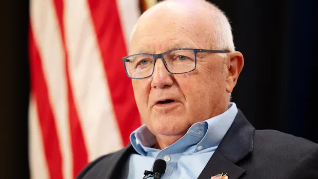 Over 29,000 people call for U.S. Ambassador Hoekstra to be removed from Canada
