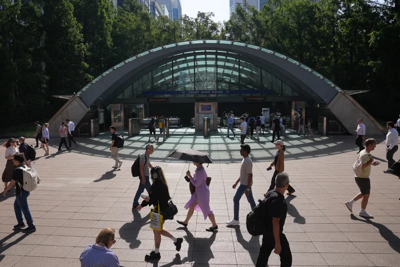 UK job vacancies slip to recent low in latest worrying sign for economy