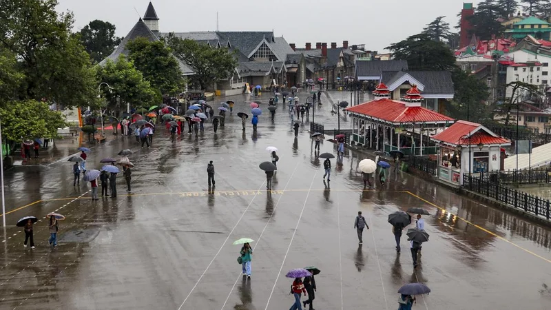 Met issues ‘orange alert’ in Himachal amid heavy rains; 145 roads closed