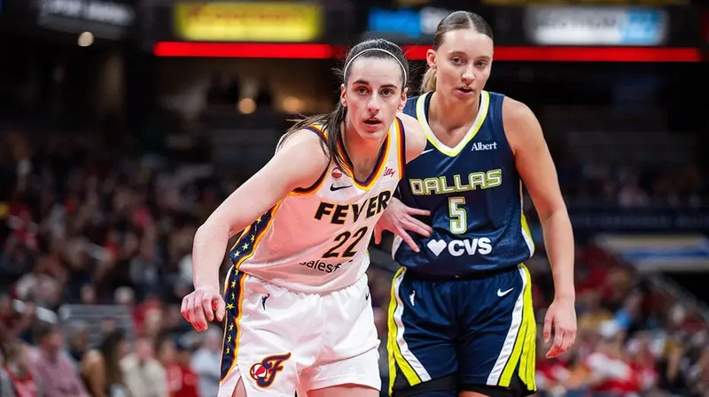 Paige Bueckers grabs Caitlin Clark’s arm, draws foul in tense moment before halftime of Wings win over Fever