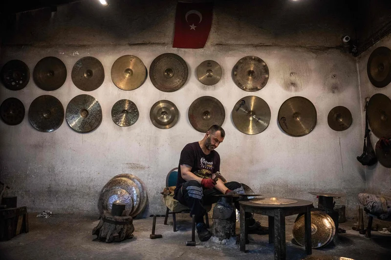 Istanbul keeps Ottoman-era cymbal-making tradition alive