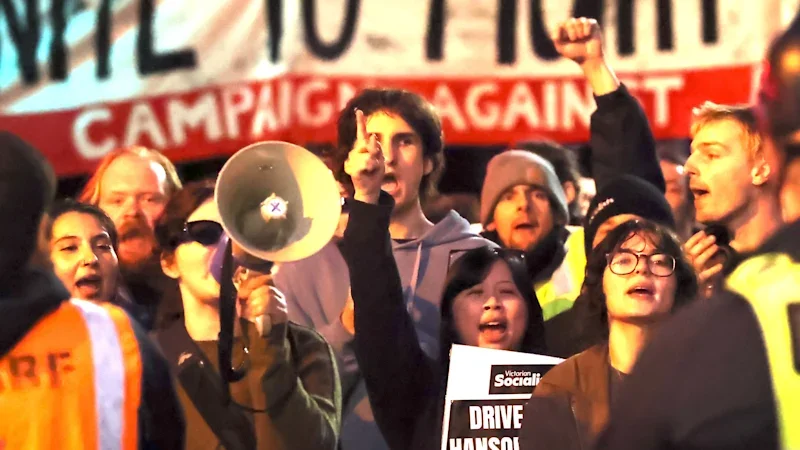 Police, protesters descend on One Nation fundraiser in Hawthorn East