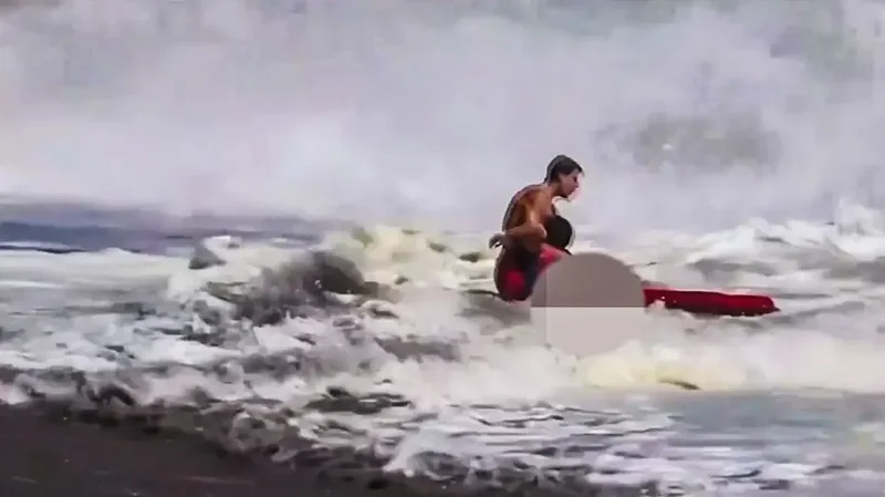 Father of 10-year-old boy breaks silence after viral beach rescue: 'No way I could ever repay him'