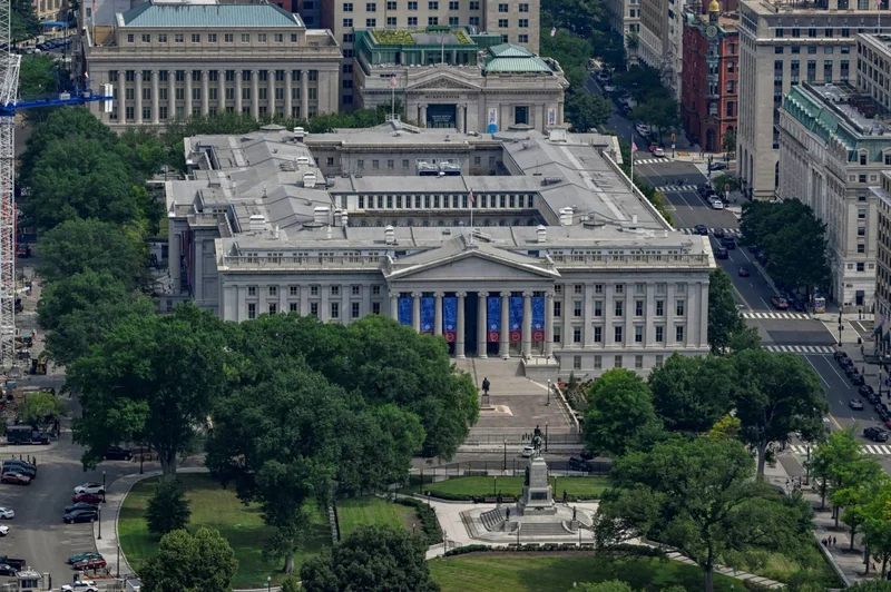 U.S. debt exceeds $40 trillion for first time amid warnings of fiscal crisis