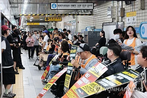 Subway service briefly disrupted amid disability rights protest