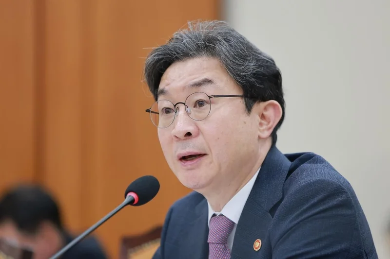 Financial regulator chief faces criminal complaint as leveraged ETF backlash widens